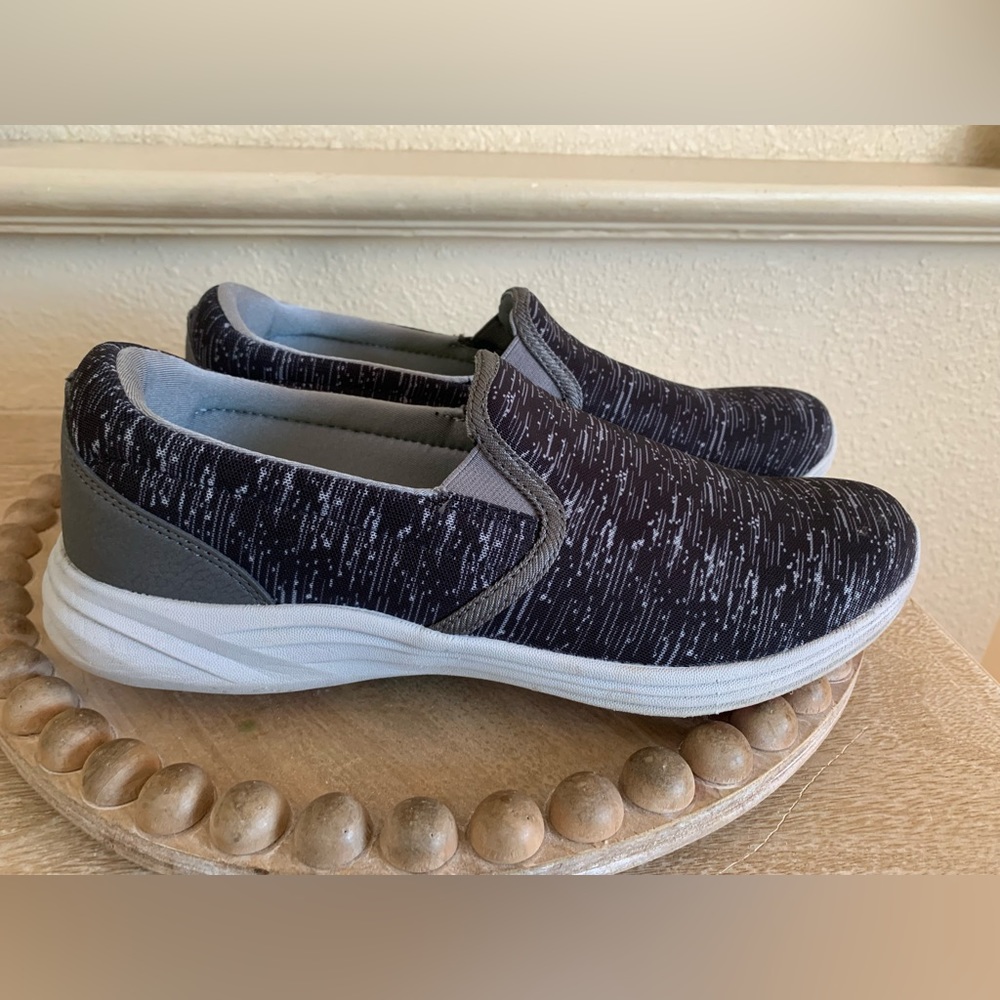 Vionic Agile Comfort Slip on Shoes women’s size 9
